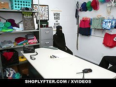 Arabisch, Achterkamer, Gevangen, Sperma shot, Hardcore, Politie, Kut duiken, Uniformpje