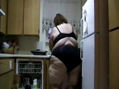 Big beautiful women housewife doing the dish