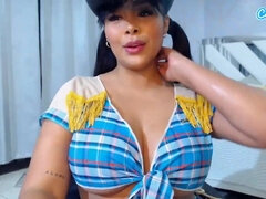 Curvy Latina camgirl with big ass - Amateur solo