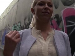 Leie, Arsch, Blondine, Schwanz, Aufs gesicht abspritzen, Im freien, Pov, Öffentlich