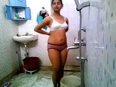 silly Bengla desi boy setup cam NOT old sister's tub