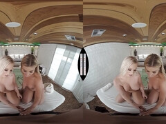 VR in the spa - Babe