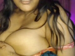 Desi babe flaunts her epic boobs