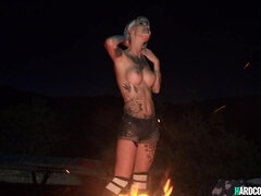 Tattooed blond get laid outdoors at night