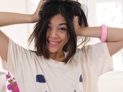 Sucer une bite, Brunette brune, Éjaculer dans la bouche, Tir de sperme, Branlette thaïlandaise, Culottes ou slips, Pov, Adolescente