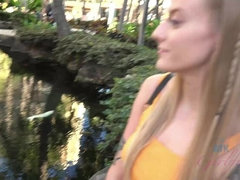 Blonde, Doigter, Petite amie, De plein air, Pov, Rasée, Nénés, Voyeur