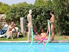 Leie, Grosser schwanz, Blasen, Hundestellung, Hd, Party, Pissen, Pool