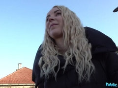 Blondine, Natürlichen titten, Im freien, Pov, Öffentlich, Kurzes haar, Tanga, Titten