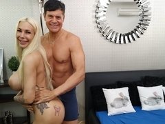 Peitos grandes, Loiroa, Boquete, Transar de quatro, Masturbação, Mãe gostosa, Raspar depilar, Tatuagem