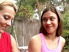 SEXYMOMMA - Dyke cougar Brenda James pussy play stepdaughter