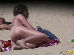 Amateur, Plage, Brunette brune, Nue, Chatte, Rasée, Espionne, Voyeur