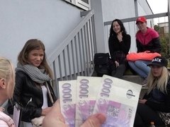 Rit, Blondinka, Fafanje, Doggystyle, Moški z dvema ženskama, Dekle drka tiča, Najstnice, Trojček