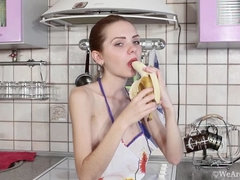 Alisa Chearry masturbates after having a banana