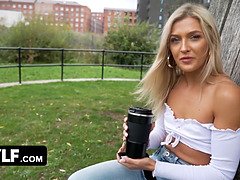 Blonde, Sucer une bite, Éjaculer dans la bouche, Tir de sperme, Conversation vulgaire, Exhib, Hard, Public