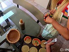 Petite young Kenzie Reeves wants a huge creampie for thanksgiving