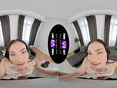 Clara Mia, the most pleasant job in the world, gets a cum-filled mouth in virtual reality!