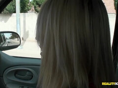 Blonde, Sucer une bite, Tir de sperme, Faciale, Piercing, Pov, Maigrichonne