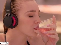 Blonde VIXEN Kendra Sunderland Cheats With Her Horny Boss