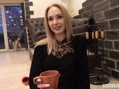 Cul, Blonde, Sucer une bite, En levrette, Branlette thaïlandaise, Pov, Rasée, Adolescente